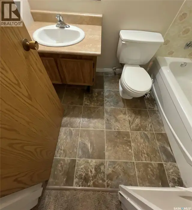 307 1808 Eaglesham AVENUE Weyburn, Saskatchewan in Condos for Sale in Regina - Image 6
