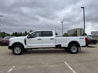 This Ford Super Duty F-350 SRW delivers a Intercooled Turbo Diesel V-8 6.7 L/406 engine powering thi... (image 3)