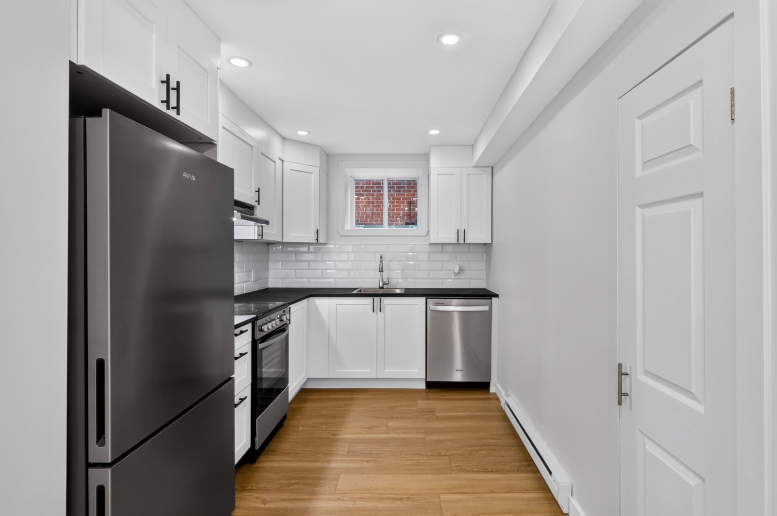 44 8e Avenue — photo 3