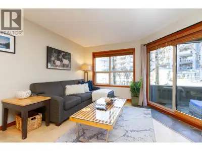 Fantastic 2-bedroom, 2-bathroom unit in The Aspens, one of Blackcomb´s most sought-after ski-in/ski-...