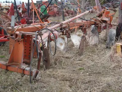 Welcome to Stoneage Equipment Allis Chalmers 2000 Plow, 5 furrow, 16in., hyd. reset, please call for...