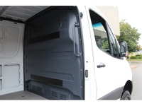 A.W.D - ALL WHEEL DRIVE!!! RARE SPRINTER 2500 LOW ROOF WITH A.W.D !!! HIGH OUTPUT ECONOMICAL AND POW... (image 7)