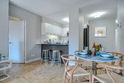 LIMITED TIME PROMOTION! Receive Up to 2-MONTH FREE RENT on a 12-months or more lease term. Pour un t...