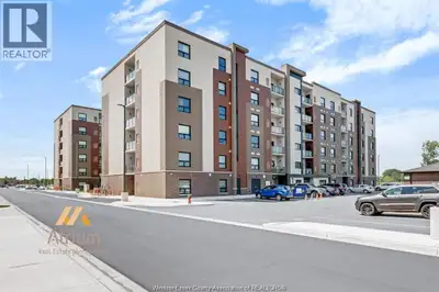 Exquisite 1-bedroom, 1.5-bath luxury condo in Lakeshore’s sought-after Beachside development, offeri...
