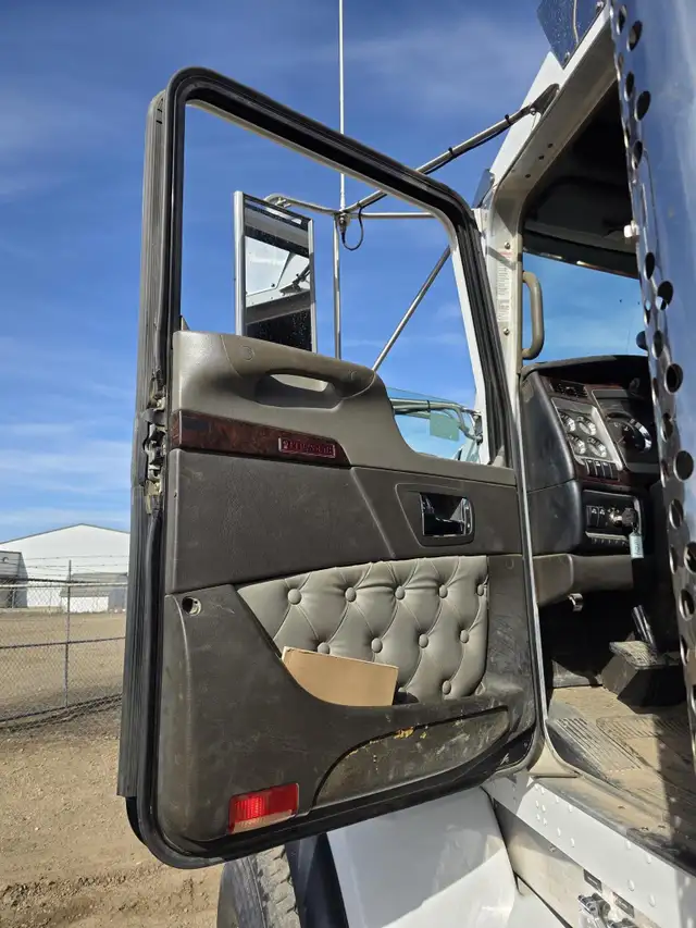 2015 KENWORTH T800 in Heavy Trucks in Kamloops - Image 15