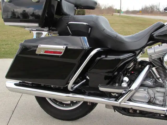 2004 Harley-Davidson FLHT - Electra Glide 61,000 KM New Cam Tens in Sport Touring in Leamington - Image 10