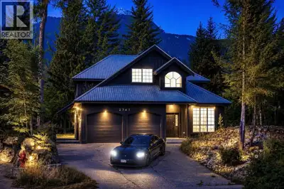 This Bayshores masterpiece has been completely reimagined with no expense spared. White oak flooring...