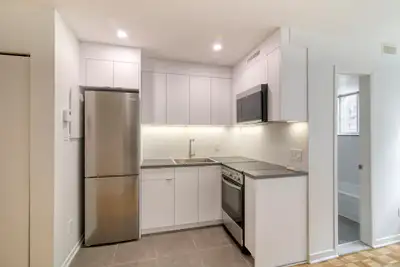 Renovated Akelius studio apartment for rent. Located near blvd Saint-Laurent in the Plateau Mont-Roy...