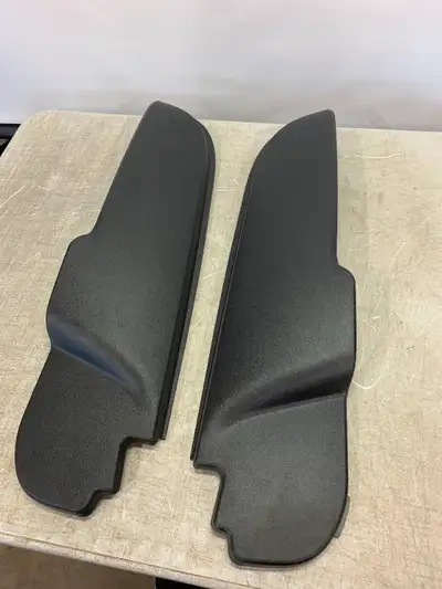 Couvert d'origine pour cacher les trous laissé lorsque le toit est descendu sur les Ford Mustang de...
