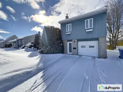 Excellente propriété à paliers (split-level) offrant une aire ouverte lumineuse regroupant le salon,...