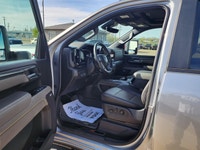 DURAMAX | HEATED & COOLED FRONT BUCKET SEATS | HEATED REAR SEATS | HEATED STEERING WHEEL | SUNROOF |... (image 9)