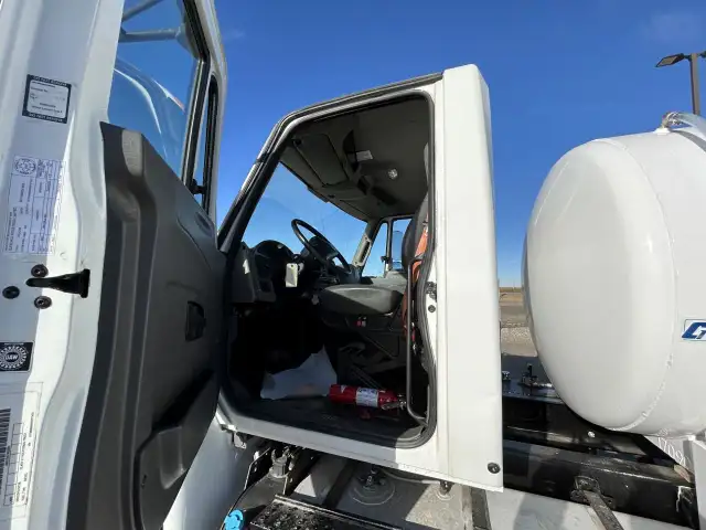 2019 International International 4300 water truck in Heavy Trucks in Regina - Image 13