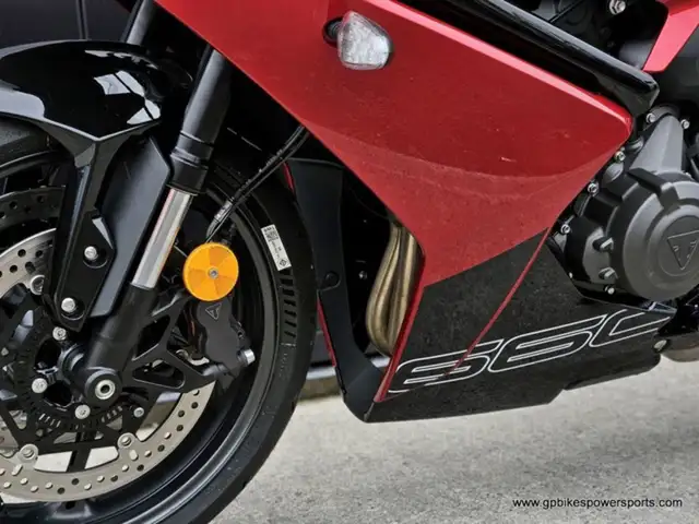 Triumph Daytona 660 Carnival RedSapphire Black in Sport Bikes in Oshawa / Durham Region - Image 12