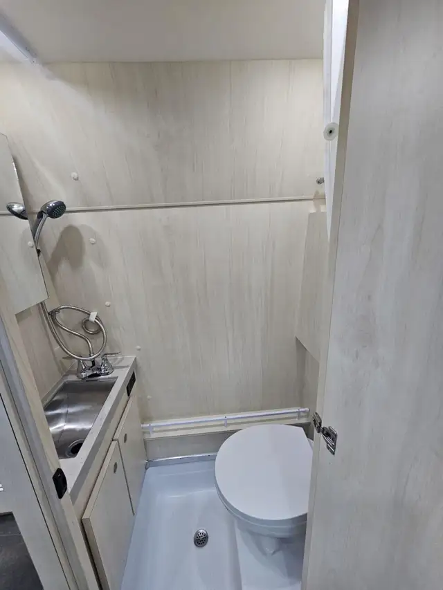 2022 Pleasure Way Pleateau TS in RVs & Motorhomes in Moncton - Image 17