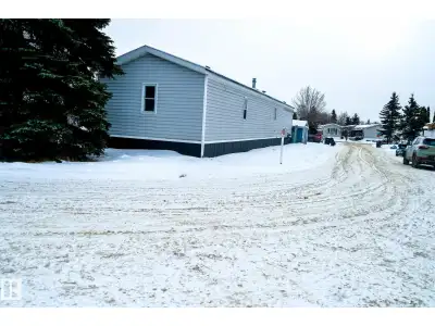 This is an open plan, spacious mobile home. Perfect for first time buyers or anyone looking to downs...