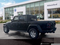 Only 29,963 Miles! This Jeep Gladiator boasts a Regular Unleaded V-6 3.6 L/220 engine powering this... (image 2)