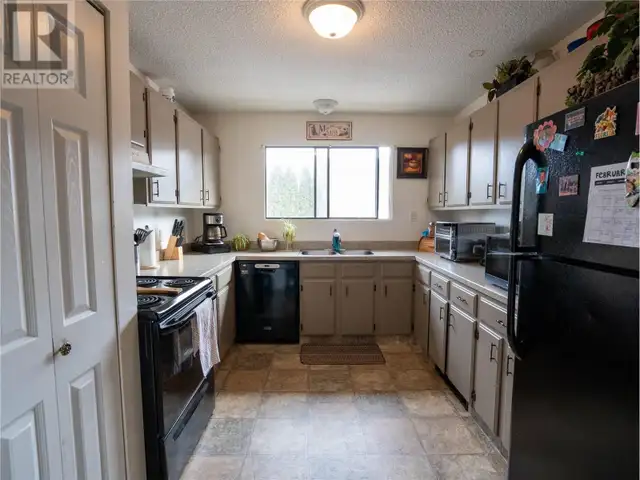 186 Waterford Avenue Penticton, British Columbia63235528033921124