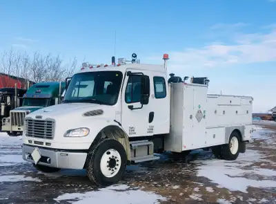 2006 Freightliner Service Truck. 116000Km 10060 Hrs C7 Cat Engine, Allison Transmission, PTO driven...