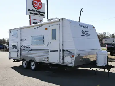 The 2005 Springdale 189BH is a compact and budget-friendly travel trailer that’s perfect for small f...