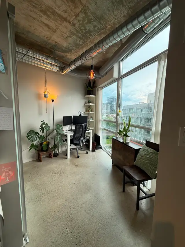 High-Ceiling Loft with Natural Light in Queen West in Long Term Rentals in City of Toronto - Image 15