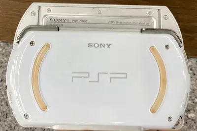 Sony PSP GO White 4GB Handheld Gaming Console PSP-N1001 Item # 1372689 *light scratches on screen* G...