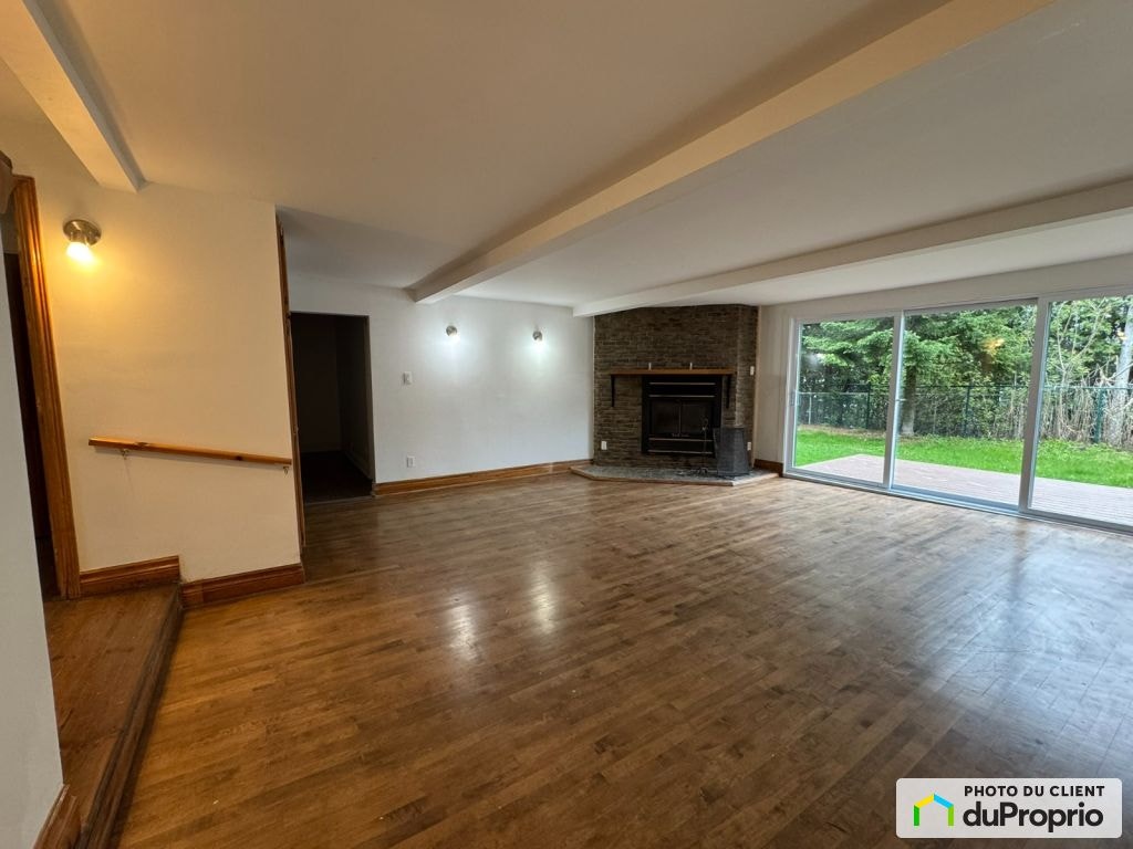 $1,350,000 - Triplex for sale in St-Joseph-Du-Lac — photo 2