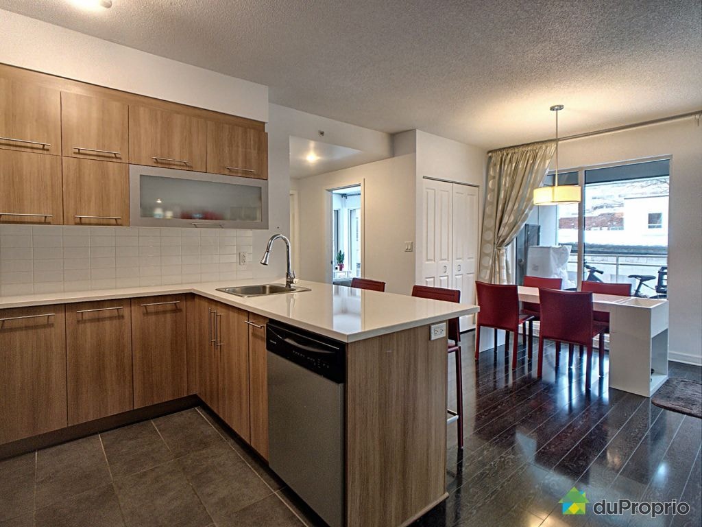 $600,000 - Condominium in Ville-Marie (downtown, old Mtl) — photo 1