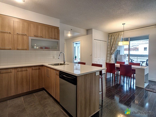 $600,000 - Condominium in Ville-Marie (downtown, old Mtl) — photo 1