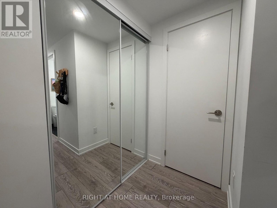 207 - 1100 SHEPPARD AVENUE W Toronto (York University Heights), 4