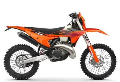 KTM : la référence autrichienne en motos haute performance. Chez Groupe Contant retrouvez toute la g...