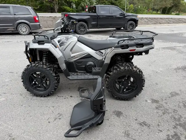 2026 Polaris Sportsman Touring 570 Ultimate in ATVs in Ottawa - Image 4