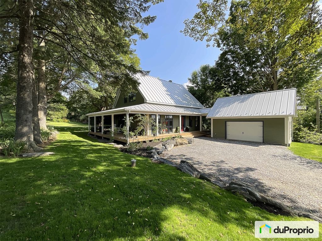 $895,000 - 2 Storey for sale in Hatley — photo 1