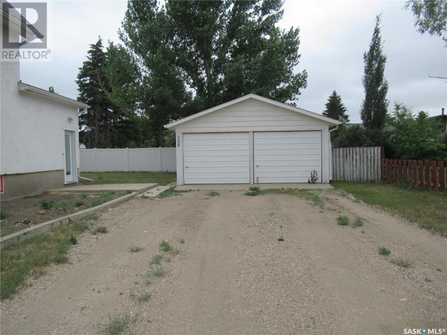 308 Railway AVENUE Kindersley, Saskatchewan in Houses for Sale in Saskatoon - Image 3