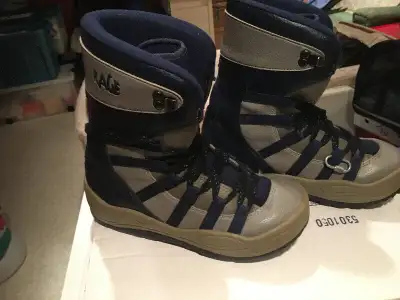 Rage Snow Board Boots Ladies Size 9 / 42 Blue Gray Great Condition These boots are hardly used as my...
