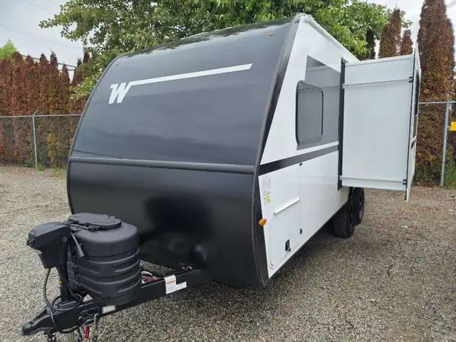2026 Winnebago Micro Minnie 2108TB in Travel Trailers & Campers in Penticton - Image 4