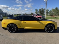 Our 2010 Chevrolet Camaro 2SS Coupe will make your pulse race in Yellow! Powered by a 6.2 Litre V8 o... (image 5)