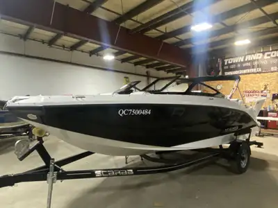 FRESH ARRIVAL-LIKE NEW 2020 SCARAB 215SE-BEAUTIFUL BOAT, BLACK AND WHITE, TWIN 215 ENGINES WITH 11.1...