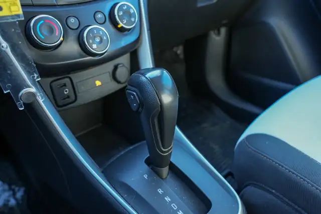 2021 Chevrolet Trax LS | Rear-View Camera | Carplay | No in Cars & Trucks in Calgary - Image 16