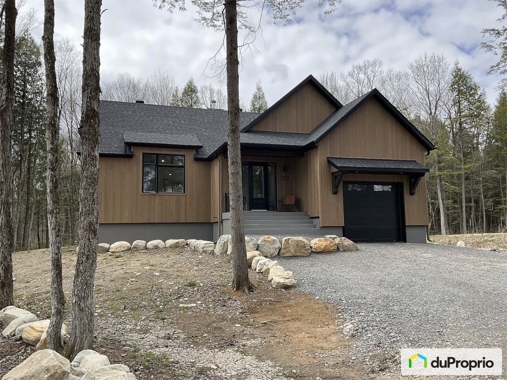 $785,000 - Bungalow for sale in Ste-Julienne — photo 1
