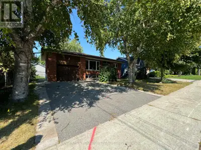 2 BEDROOM 1 BATHROOM WITH SEPARATE ENTRANCE BASEMENT APARTMENT - LARGE LIVING AREA WITH FIREPLACE -...