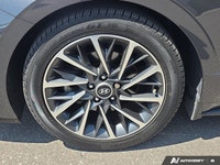 Discover the sophisticated style and intelligent design of this exceptional 2021 Hyundai Sonata Luxu... (image 8)