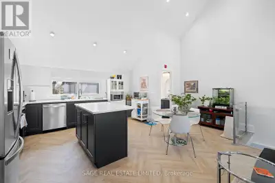 4 - 225 CARLTON STREET Toronto (Cabbagetown-South St. James Town