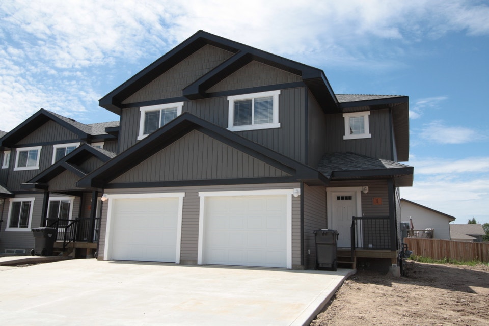 Southend Sask Townhouse with Garage! 1