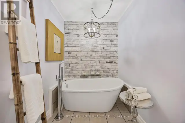 10 ALLEN DRIVE N Wasaga Beach, Ontario in Houses for Sale in Oakville / Halton Region - Image 20