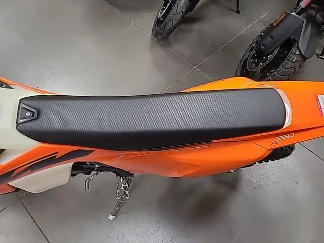 2025 KTM XC 250 in Dirt Bikes & Motocross in Calgary - Image 17