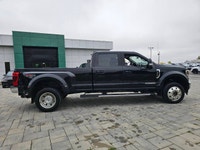 2020 Ford Super Duty F-450 Lariat 4WD Crew Cab Dually with 188,050 km! Powered by the 6.7L Power Str... (image 3)