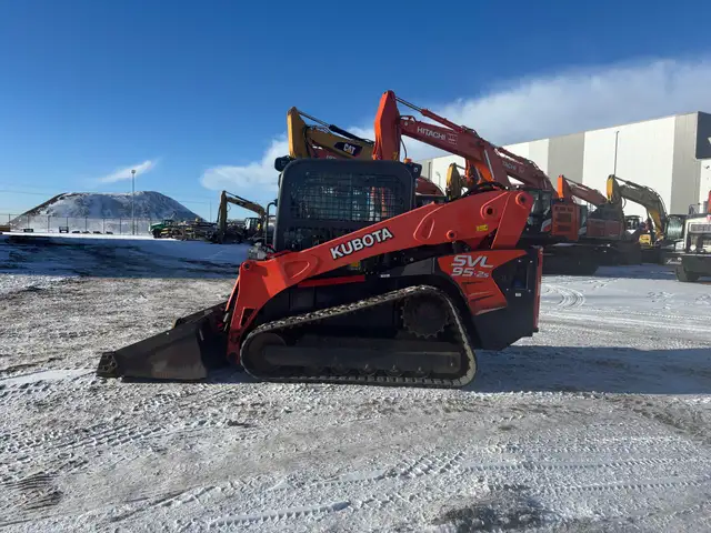 2019 KUBOTA SVL95-2S in Heavy Equipment in Calgary - Image 4
