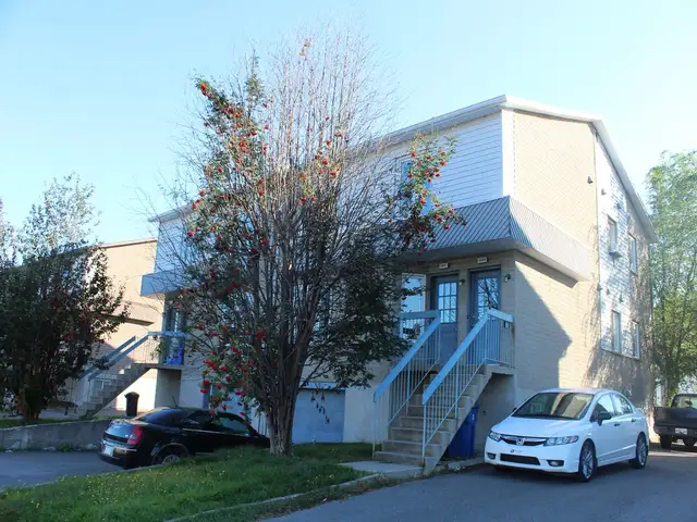 5 1/2  Sur Côte Rosemont Disponible Immediatement in Long Term Rentals in Trois-Rivières - Image 13