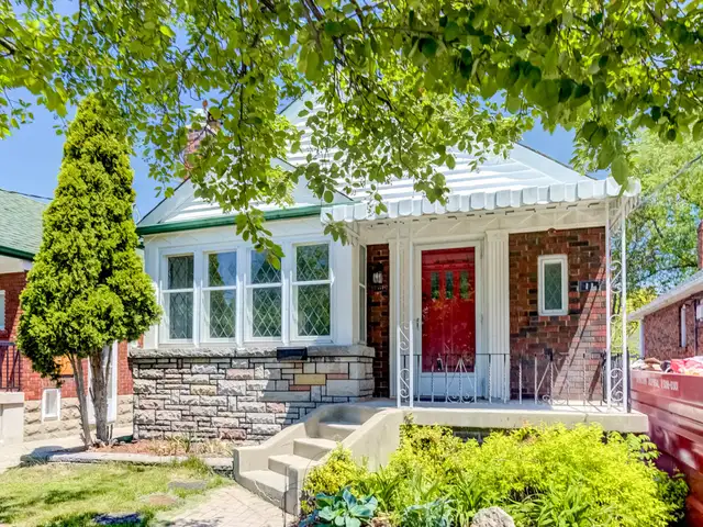 Fully Renovated 3 bedroom Main Floor- New Kitchen - Parking