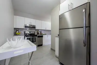 Valencia Towers Valencia Towers is a student- and family-friendly apartment community featuring cozy...